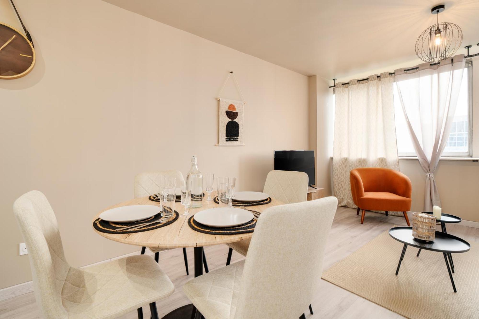 Apartment L'elegance Du Centre - Gare Congres - Parking - T3
